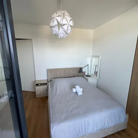 Chez Bibi - T3 Moderne Avec Terrasse, Parking Et Acces Rapide A Paris Daire *