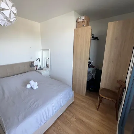 Chez Bibi - T3 Moderne Avec Terrasse, Parking Et Accès Rapide à Paris Appartement Bobigny