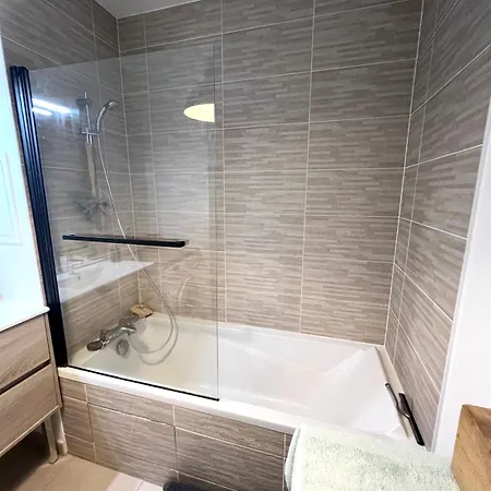 Appartement Chez Bibi - T3 Moderne Avec Terrasse, Parking Et Accès Rapide à Paris Bobigny
